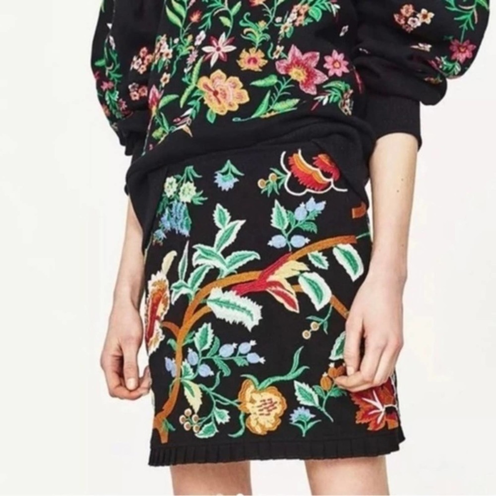 ZARA Woman Embroidered Pleated Hem Mini Skirt Size XS NWT - Picture 7 of 13